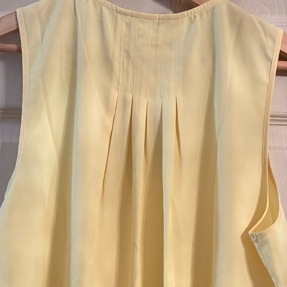 Hawthorn Yellow Sleeveless Top -EUC - Picture 9 of 9